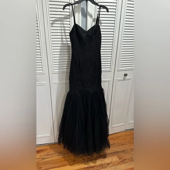 Black lace mermaid dress - Picture 4 of 4